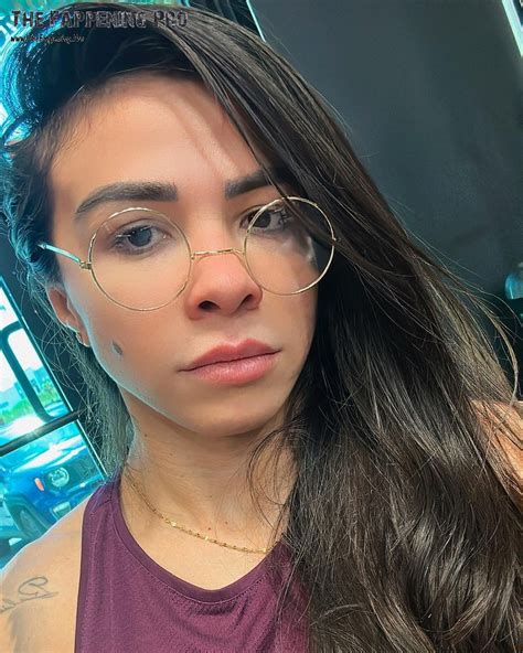 claudia gadelha naked|Claudia Gadelha Nude Leaked 2023 (29 Photos) 